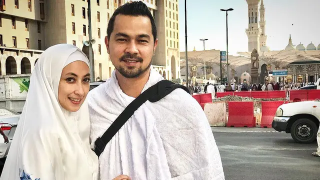 [Bintang] 11 Tahun Menikah, Ini 8 Foto Romantis Sultan Djorghi dan Annisa Trihapsari
