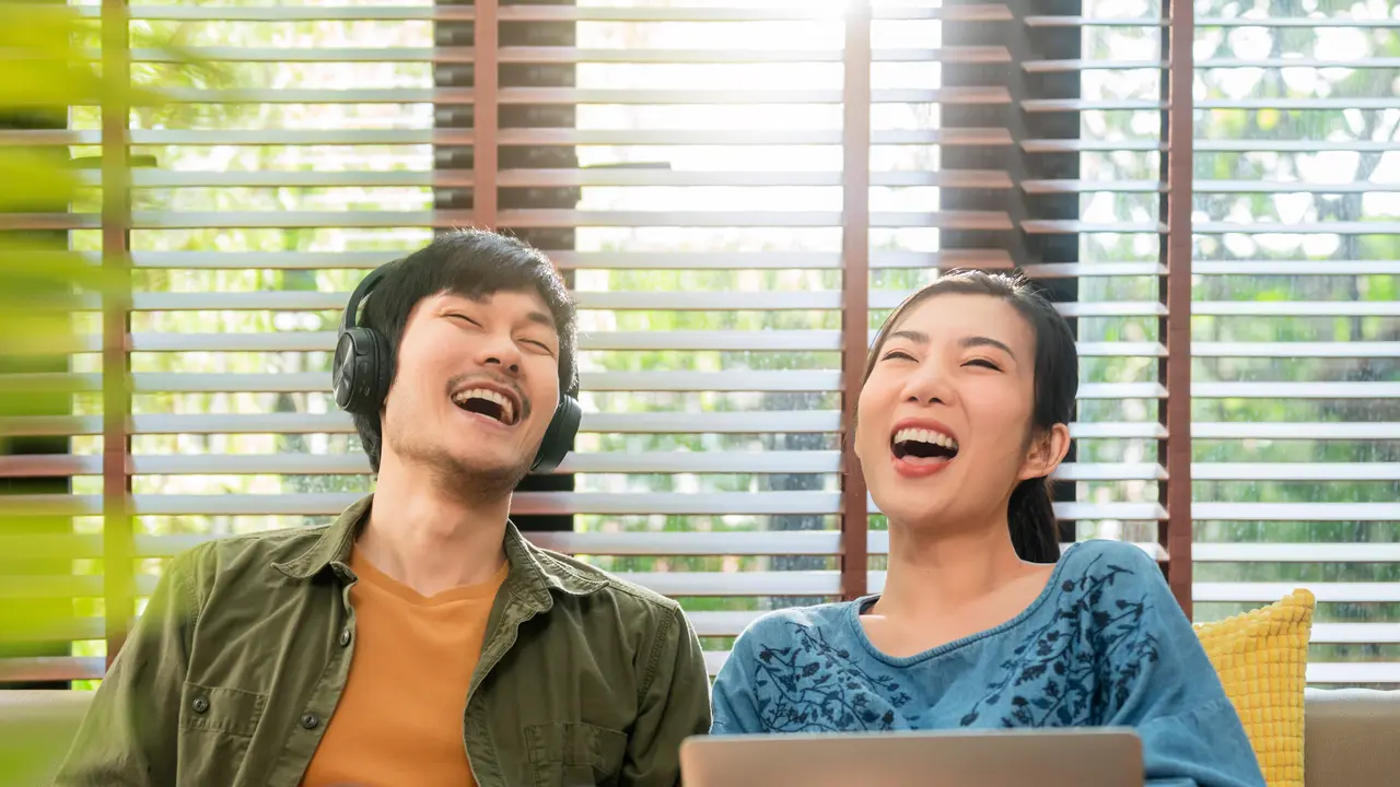 pasangan cinta bahagia