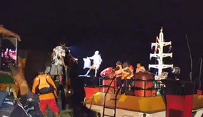 Detik-detik Delapan Penumpang Bertahan di Atas Kapal yang Tenggelam