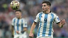 Piala Dunia 2022 yang telah usai dan diikuti oleh para pemain terbaik dari seluruh liga-liga di dunia telah mencatatkan beberapa rekor menarik untuk dicermati. Gelar top skor memang telah menjadi milik striker Prancis Kylian Mbappe yang berlaga di Liga Prancis bersama PSG. Sementara untuk perwakilan para pemain yang berlaga di Liga Inggris, tercatat ada beberapa pemain dengan jumlah gol terbanyak. Berikut daftar empat besarnya. (AFP/Juan Mabromata)