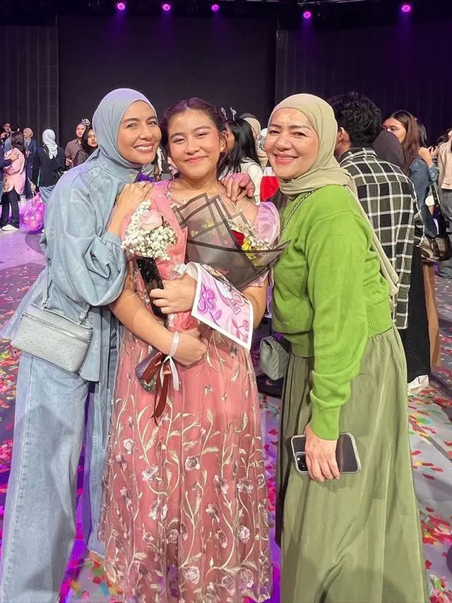 Cut Tary, Zaskia Adya Mecca, dan Meisya Siregar Para Ibu Hadir Dukung Putri Mereka di Final Gadis Sampul 2024. [@meisya__siregar]