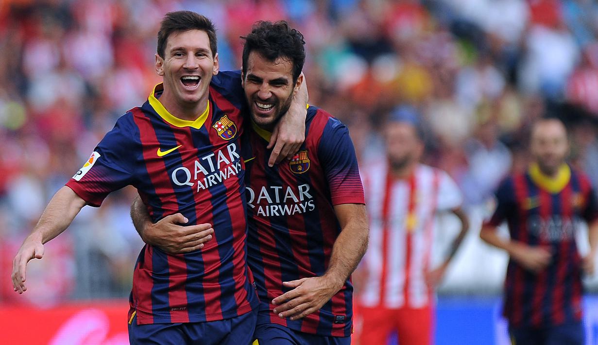Cesc Fabregas. Kebersamaan keduanya di Barcelona dimulai saat sama-sama menghuni La Masia. Pada 2011 hingga 2014 mereka bermain bersama di Barcelona. Meski akhirnya berbeda tim, mereka masih sering melakukan liburan bersama. (Foto: AFP/Jorge Guerrero)