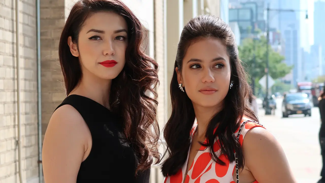 Rahasia Cantik Pevita Pearce dan Velove Vexia Saat Hadiri NYFW