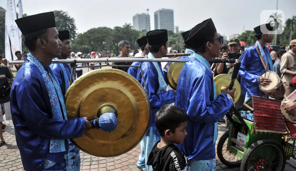 Adapun rangkaian acara Lebaran Betawi ini telah dilangsungkan sejak Sabtu, 12 Mei 2023 yang juga dimeriahkan dengan berbagai tradisi khas Betawi, antara lain pementasan Lenong, Tari Topeng, atraksi silat. (merdeka.com/Iqbal S. Nugroho)