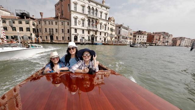 Annisa Pohan dan Ani Yudhoyono