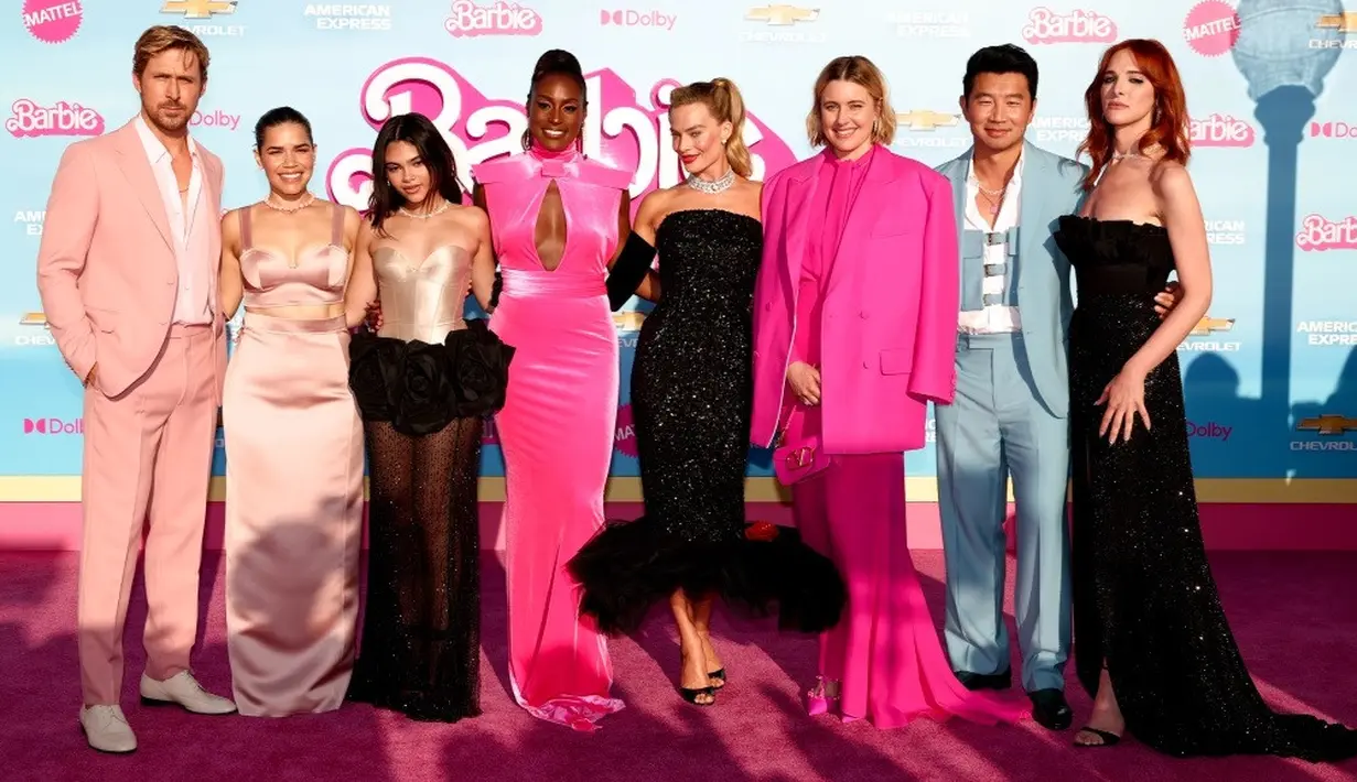 <p>Margot Robbie, Ryan Gosling, dan bintang-bintang film Barbie lainnya tiba di LA untuk acara premiere. Mari kita simak beberapa potret dari penampilan terbaik di red carpet. Foto: Instagram.</p>