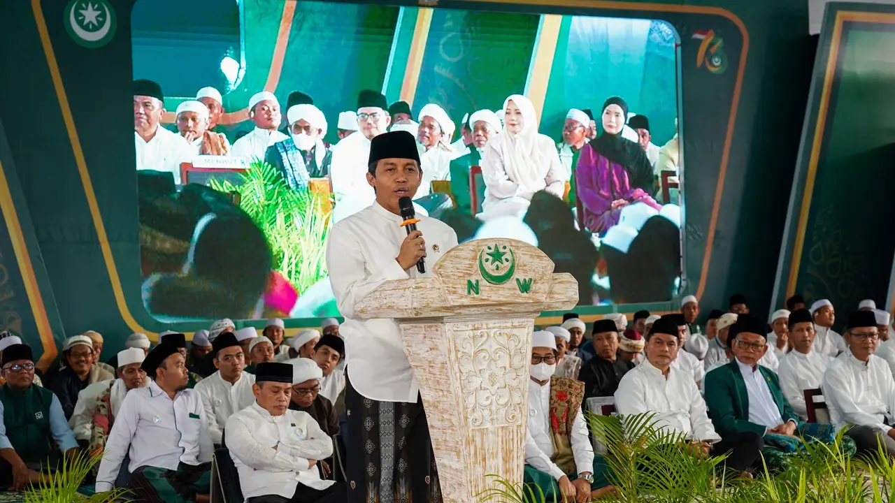 Sekretaris Jenderal PSI yang juga Menteri Kehutanan, Raja Juli Antoni, menghadiri peringatan Hari Jadi ke-73 Nahdlatul Wathan di Majelis Dakwah Hamzanwadi II, Lombok Timur, Sabtu (7/3) (Istimewa)
