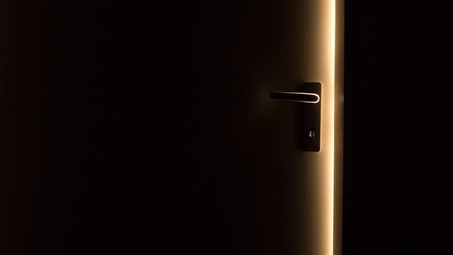 Tak biasa, Suara Pintu yang Dibanting Ini Aneh dan Bikin Merinding