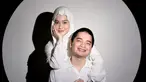 Tak hanya makin romantis, pasangan ini juga makin mirip. Meski hanya foto sederhana, namun kehangatan pasangan ini terasa. Dalam keterangan unggahannya, Henny Rahman menuliskan jika ia sangat mencintai suaminya itu. Menilik dari Instagram Alvin, diketahui foto tersebut diambil ketika momen ulang tahun Henny Rahman yang ke-30 tahun pada bulan Mei 2024 lalu. (Liputan6.com/IG/@hennyyrahman)
