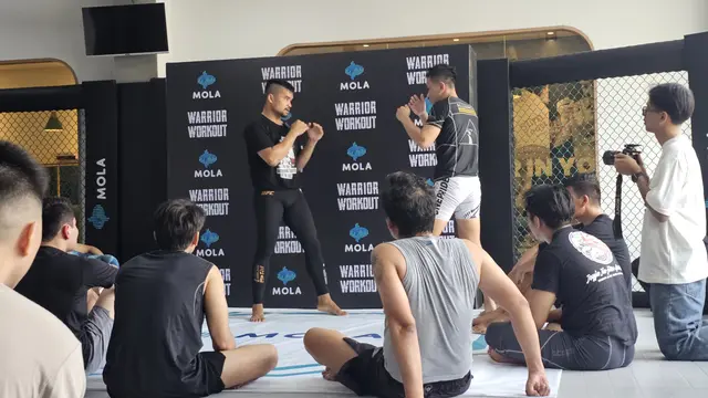 Jeka Saragih memberikan latihan di Jakarta