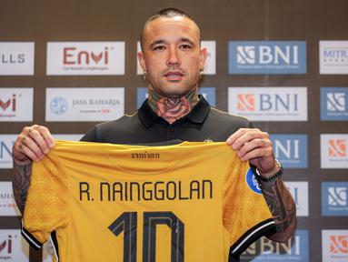 Sebagai salah satu klub papan atas di Serie A Liga Italia, AS Roma banyak di perkuat pemain-pemain top dengan kualitas yang mumpuni. Siapa sangka, 5 pemain eks AS Roma nyatanya kini tengah meniti karier bersama klub-klub di Asia, termasuk bersama klub di Liga Indonesia. Siapa saja? Ini dia daftar kelimanya. (Bola.com/Bagaskara Lazuardi)