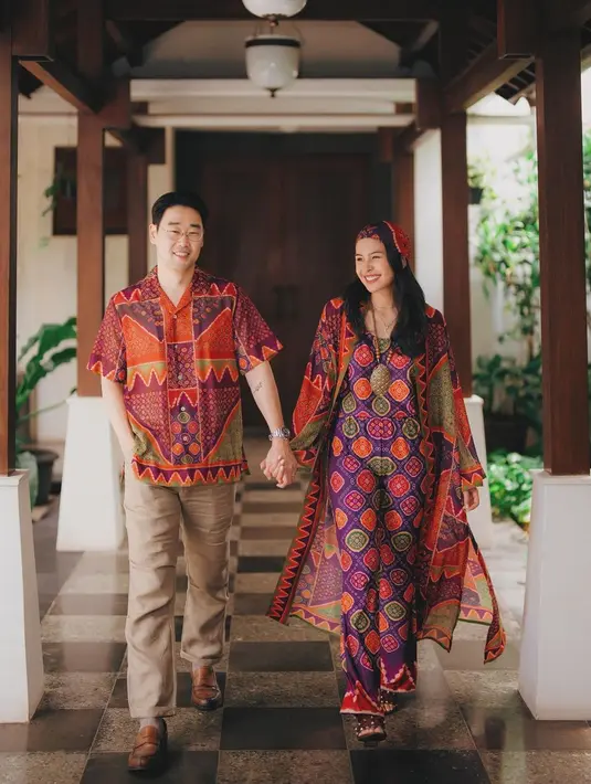 Melihat baju Lebaran couple dari Maudy Ayunda-Jesse Choi hingga Erina Gudono-Kaesang Pangarep (@maudyayunda)