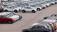 Ilustrasi penjualan mobil di Rusia (Reuters)