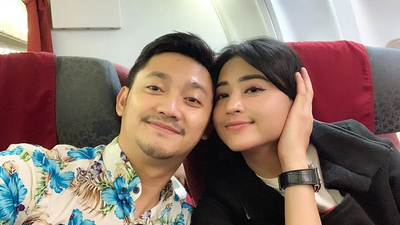 Potret Mesra Dewi Perssik dan Suami yang Makin Romantis
