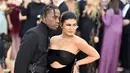 Kylie Jenner benar-benar bahagia bersama dengan Travis Scott. (Theo Wargo - Getty Images - Cosmopolitan)