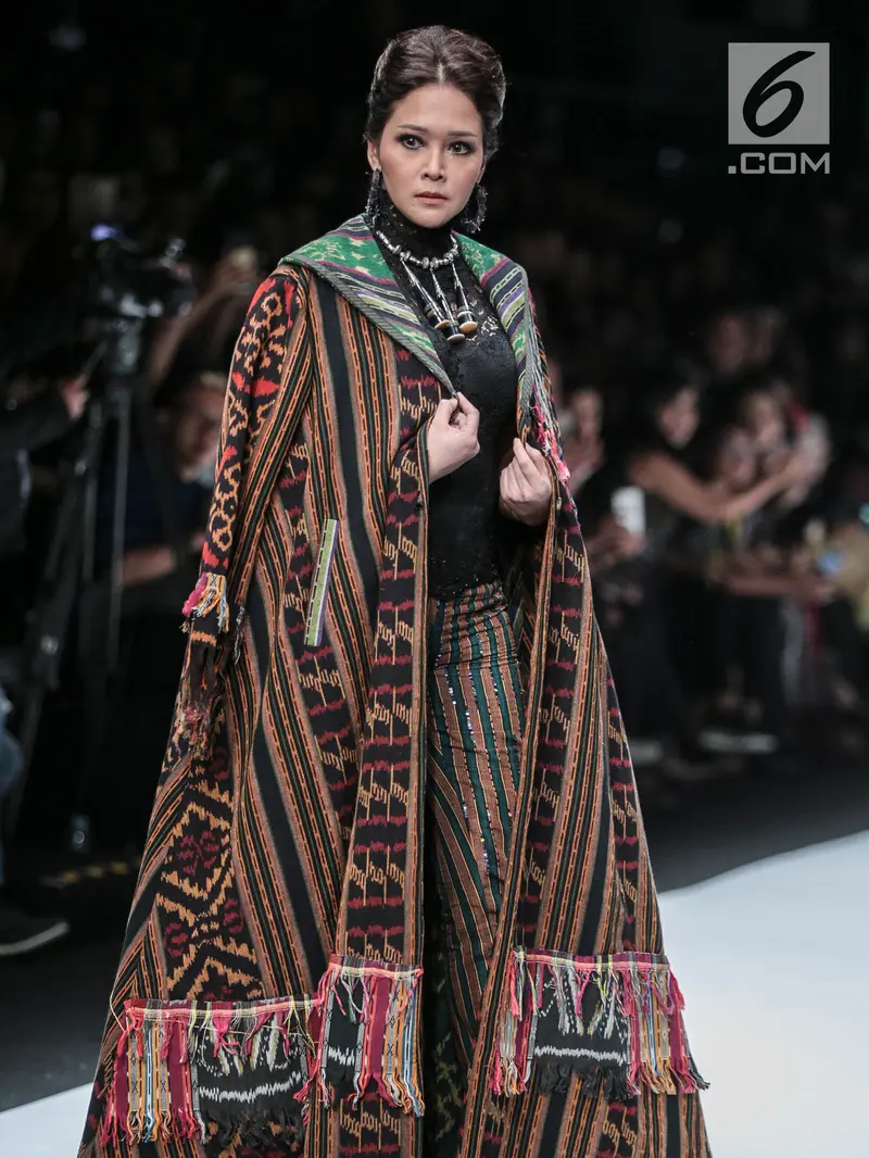 Artis dan Musisi di Panggung Show Anne Avantie JFW 2019