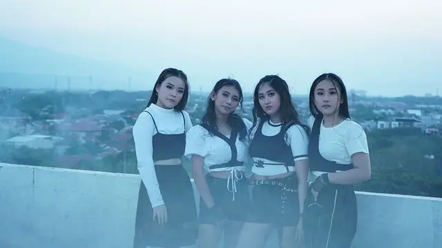 Jarang Tersorot, Ini 6 Potret Cathleen Tricia Adik Larissa Chou