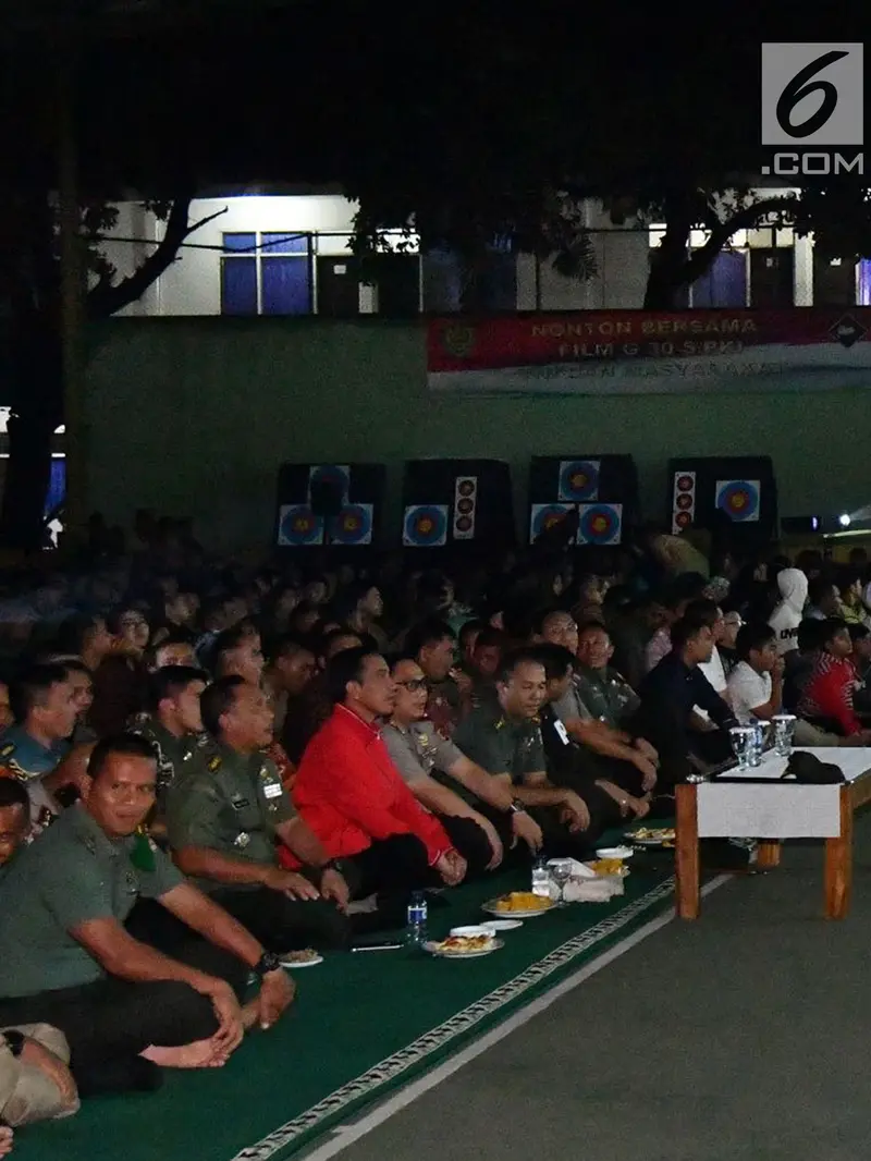 Bersama Warga Bogor, Jokowi Nonton Bareng Film G30S PKI