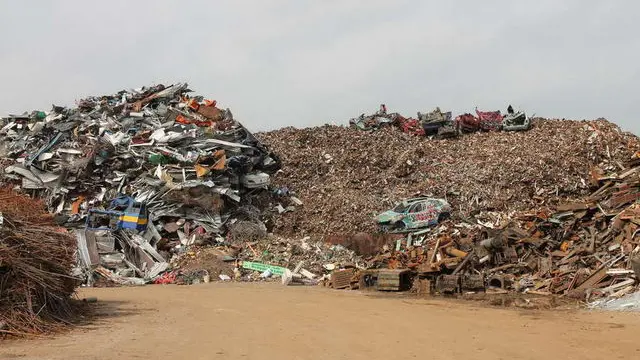 Replika mobil mewah terbuat dari sampah (AutoSwiat)