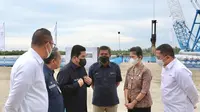 Menteri BUMN Erick Thohir mengunjungi Terminal Liquified Natural Gas (LNG) di Bali Maritime Tourism Hub (BMTH)