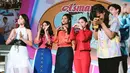 Tampil modis dan stylish dengan busana colorful, para pemain tak lepas dari perhatian. Dihiasi para pemain muda, sinetron Asmara Gen Z selalu dinantikan sejak pertama kali tayang pada 9 Desember 2024 lalu. Interaksi Arya Mohan - Aqeela Calista dan juga Fattah Syach - Nicole Rossi menjadi bumbu menarik sampai dua pasangan sinetron ini dijodohkan oleh penggemars setianya. (Liputan6.com/IG/@flaviozavieraa)