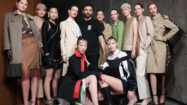 Gigi Hadid Burberry London Fashion Week 2019