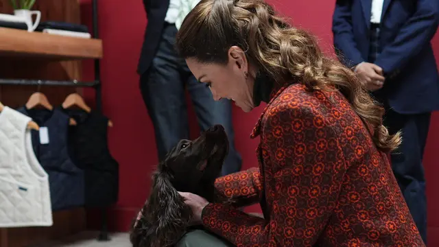 Kado Manis Kate Middleton untuk William, Dibuat Langsung di Pabrik Jeans Favorit Meghan Markle