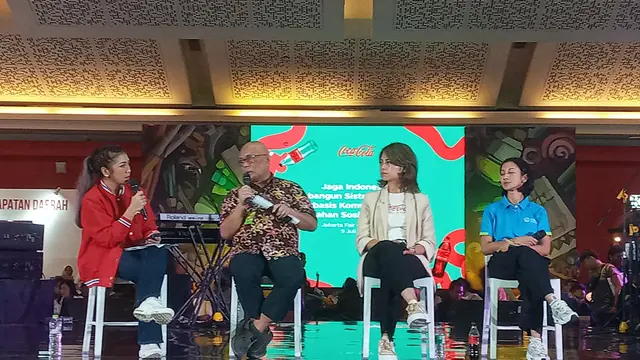 Coca-Cola membuka gerai bertema "Dari Botol Jadi Botol" di Jakarta Fair Kemayoran (JFK) 2024