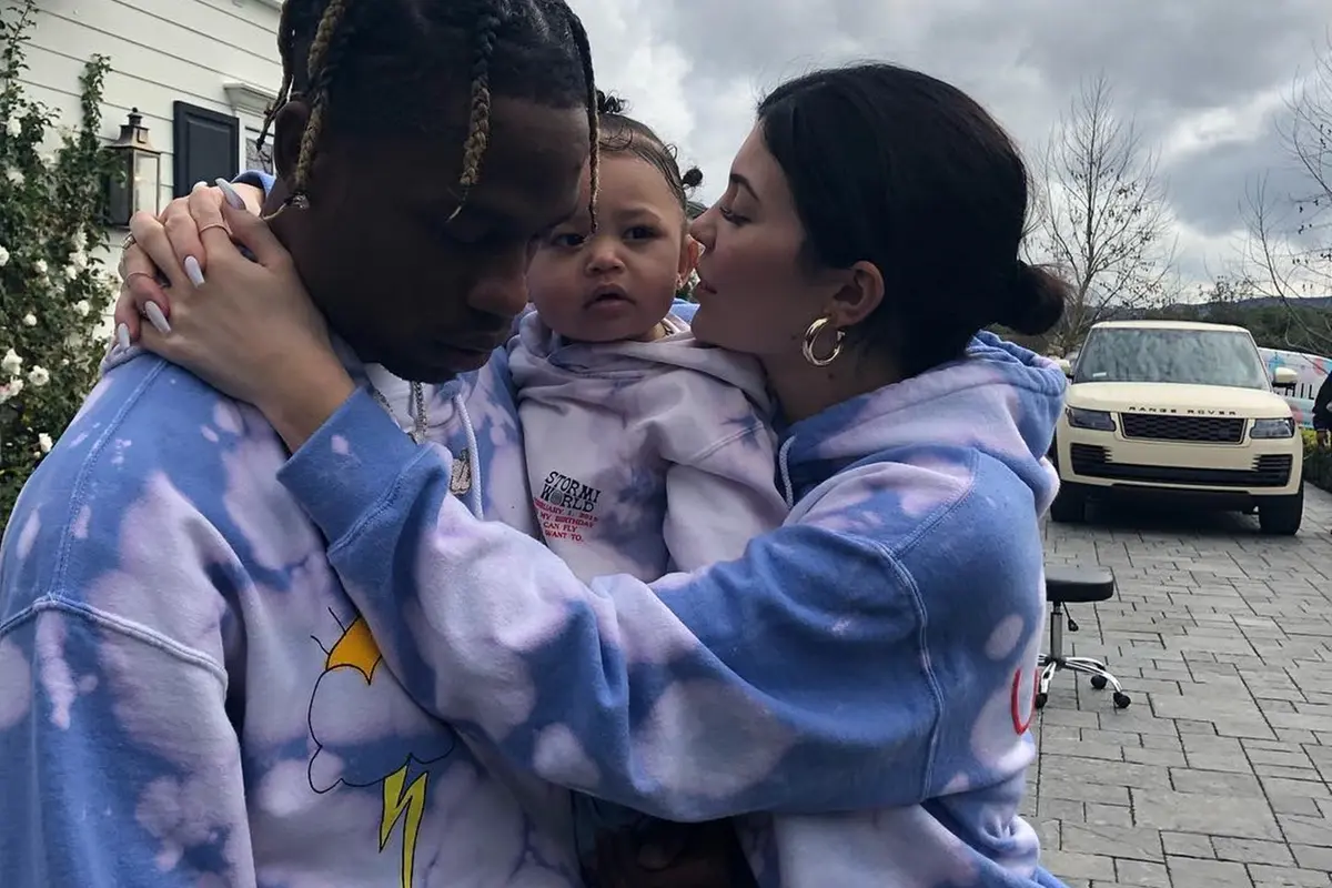 Dikabarkan Putus, Ini 6 Momen Manis Kylie Jenner dan Travis Scott