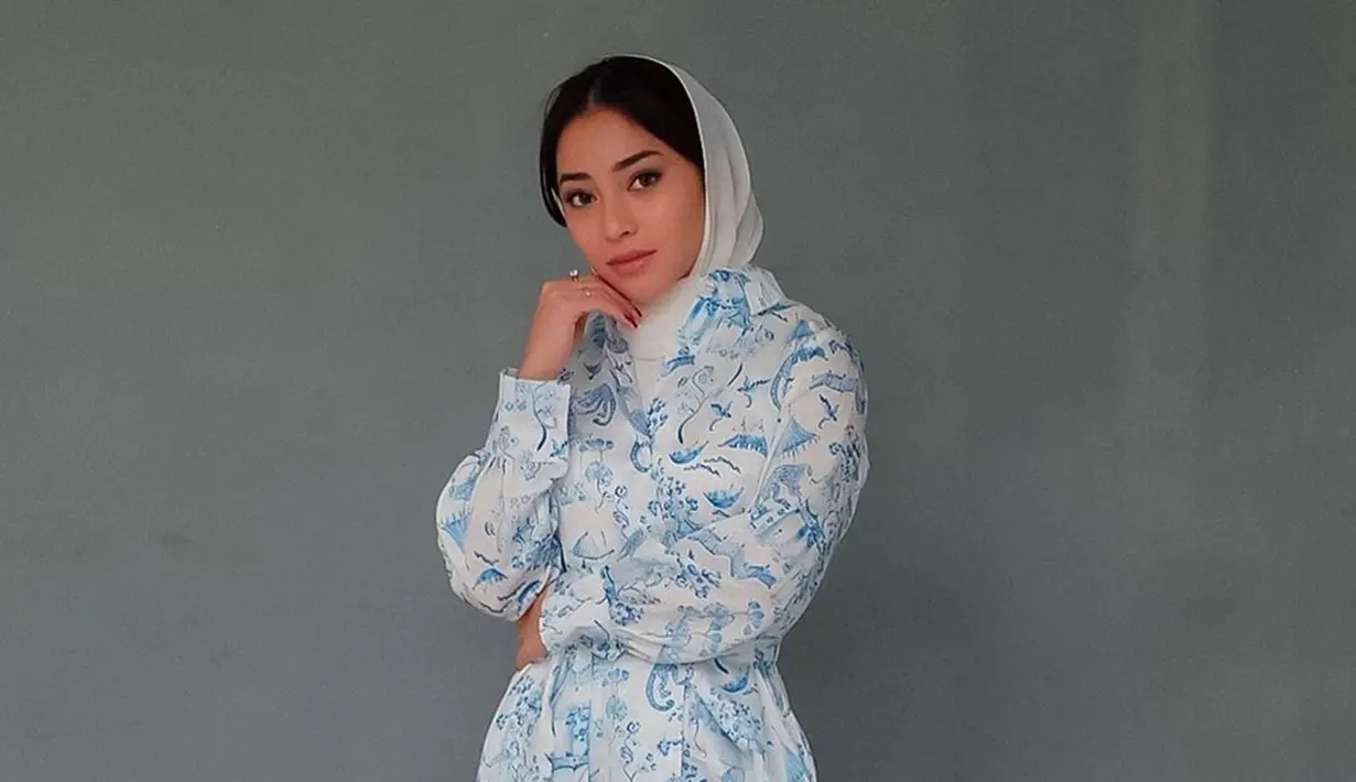 Melalui media sosial, dirinya pun saat ini lebih sering tampil dengan busana tertutup. Bahkan, saat mengahadiri acara di stasiun televisis, wanita 25 tahun ini juga terlihat menggunakan kerudung. (Liputan6.com/IG/@nikitawillyofficial94)