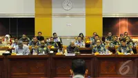 Komisi l DPR mengadakan Rapat Kerja bersama Menteri Pertahanan, Menpan, Menkeu, Menkumham di Ruang Rapat Komisi l, Senayan, Jakarta, Selasa (16/9/2014) (Liputan6.com/Andrian M Tunay)