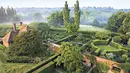 Sissinghurst Kent adalah salah satu taman paling terkenal di dunia, dan memang begitu. Penciptanya, Vita Sackville-Barat dan Sir Harold Nicolson, menciptakan taman bersama sebagai suatu tindakan kasih suami isteri. (www.telegraph.co.uk)