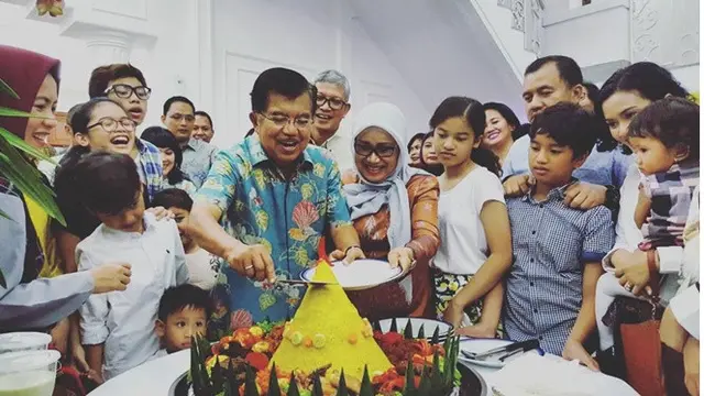 7 Potret Jusuf Kalla Bareng Istrinya Mufidah, Harmonis Banget