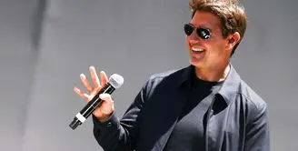 Wajah tampan yang dimiliki seorang aktor ternama ternyata bukan jaminan untuk tak mendapat cibiran publik. Hal ini terjadi pada Tom Cruise yang selama ini dikenal sebagai sosok yang punya banyak idola. (AFP/Rich Furry)