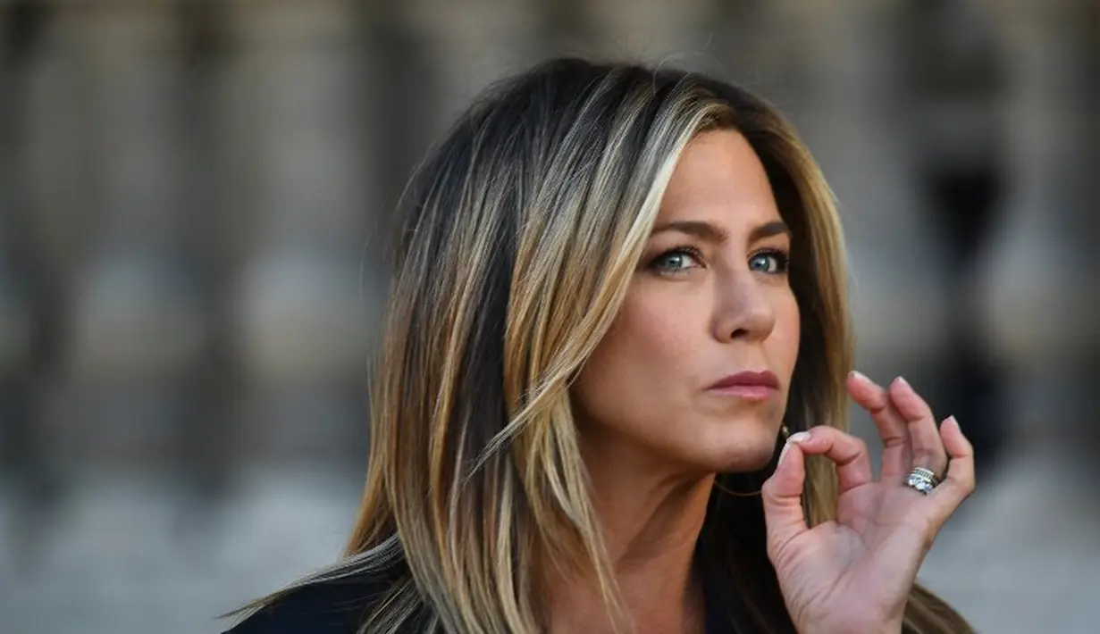 "Saat kamu mencoba menghindari sakitnya patah hati, itu menciptakan sakit yang lebih besar," terang Jennifer Aniston. (GABRIEL BOUYS  AFP)