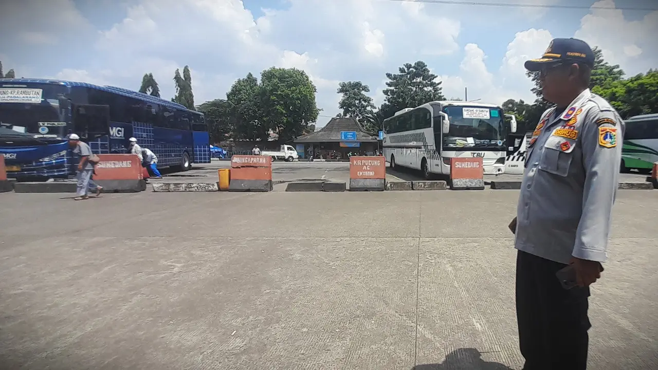 Kepala Terminal Kampung Rambutan Yulza Romadhoni