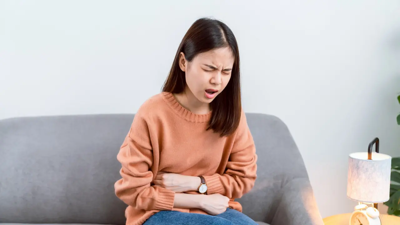 5 Minyak Essensials yang Bisa Menenangkan Gejala Kram Saat Menstruasi