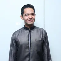 Kematian mendadak Irena Justine mengejutkan banyak orang. Salah satunya artis yang pernah menjadi lawan mainnya dalam sinetron Sakinah Bersamamu, Dude Harlino. (Andy Masela/Bintang.com)