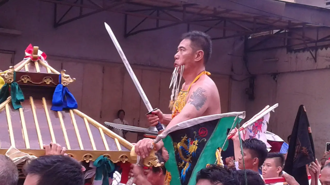 Budaya Minahasa Hiasi Perayaan Cap Go Meh di Manado