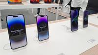Jajaran produk iPhone 14 Series yang tersedia di iBox Apple Premium Partner, Plaza Indonesia, Jakarta. (Liputan6/Dinda Charmelita Trias Maharani)