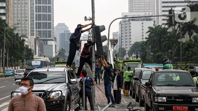 Contoh Pengingkaran Kewajiban Untuk Membela Negara Adalah Menolak Perintah Militer