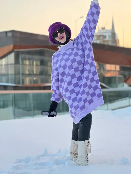 Geni Faruk memang dikenal sebagai figur publik yang punya gaya nyentrik. @genifaruk.