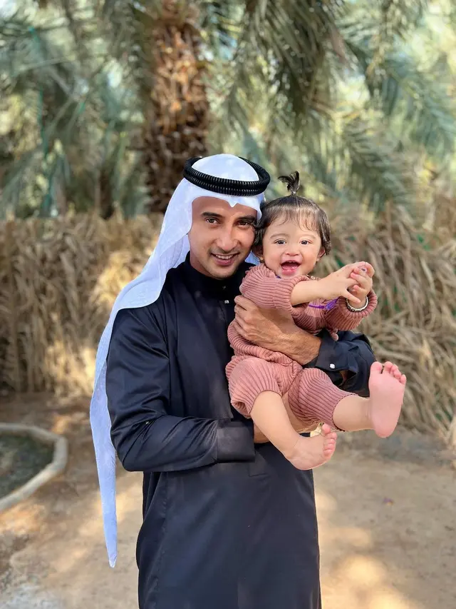 Baby Guzel ikut Ali Syakieb ke Madinah (Instagram/guzelimalisyakieb)
