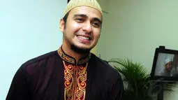 Meski sudah berbusana muslim, Ali belum siap untuk menjadi seorang pendakwah. Jakarta (17/6/14) (Liputan6.com/Panji Diksana)