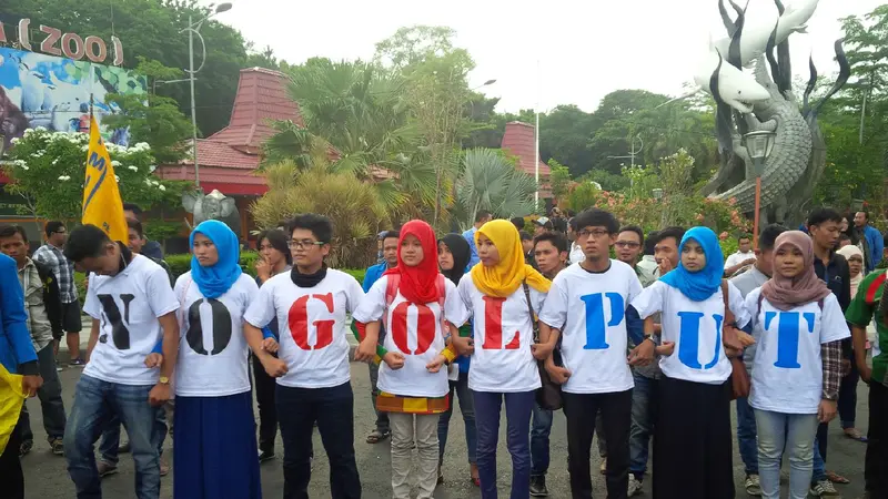 Mahasiswa di Surabaya gelar aksi ajakan tak Golput