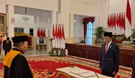 Presiden Jokowi menyaksikan pengucapan sumpah dan janji Hakim Agung Suharto sebagai Wakil Ketua Mahkamah Agung (MA) bidang non-yudisial di Istana Negara Jakarta, Rabu (15/5/2024). (Liputan6.com/Lizsa Egeham)