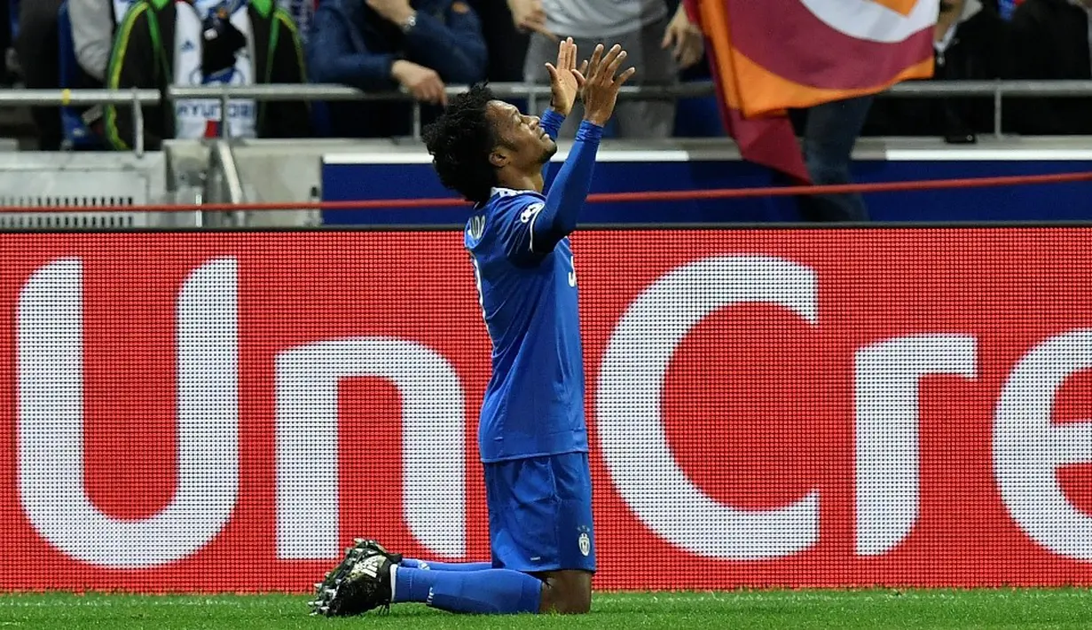 Ekspresi pemain Juventus, Juan Cuadrado, setelah mencetak gol ke gawang Olympique Lyon dalam laga Grup H Liga Champions di Stade de Lyon, Prancis, Rabu (19/10/2016) dini hari WIB. (AFP/Jeff Pachoud)