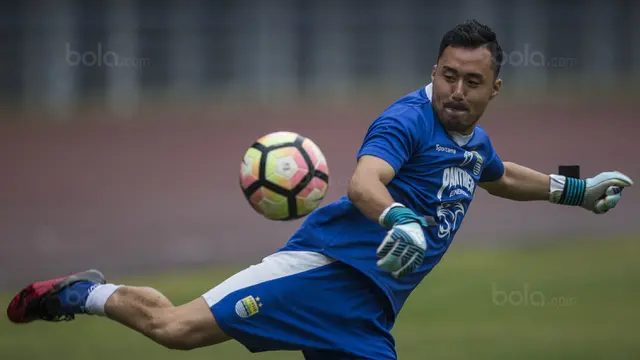FOTO: Hadapi Persija, Shohei Matsunaga Berlatih Jadi Kiper