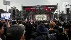 Ribuan penggiat dan pembela HAM menghadiri Panggung Rakyat Bongkar di Stadion Madya Gelora Bung Karno (GBK), Jakarta, Sabtu (8/12/2023). Kehadiran mereka dalam rangka memperingati Hari Antikorupsi Sedunia dan Hari HAM. (Liputan6.com/Faizal Fanani)