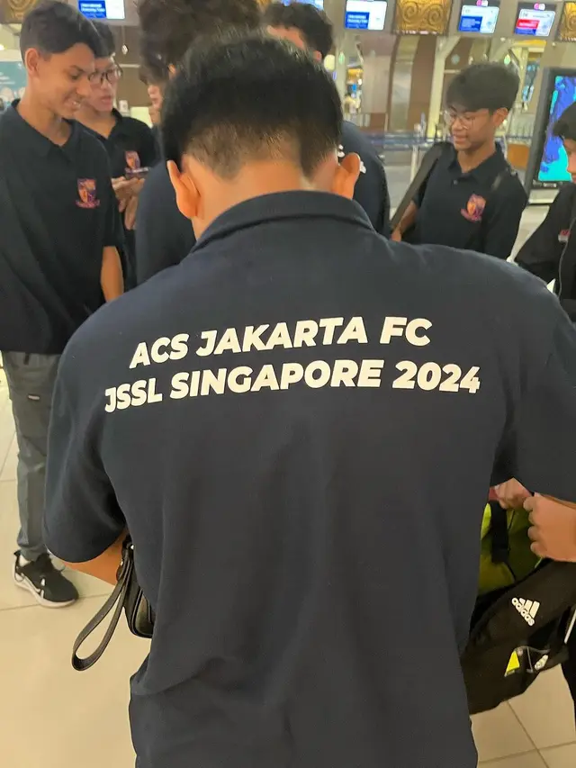 Potret Keanu dan tim ACS Jakarta FC (Sumber: Instagram/@angelinasondakh09)